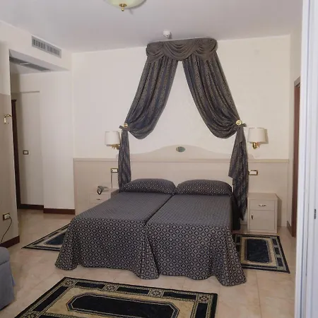 Hotel Caravelle&minicaravelle 3*